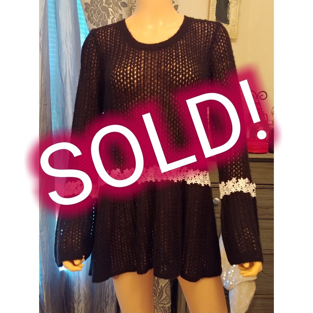 NWOT LC LAUREN CONRAD CROCHET PEPLUM SWEATER